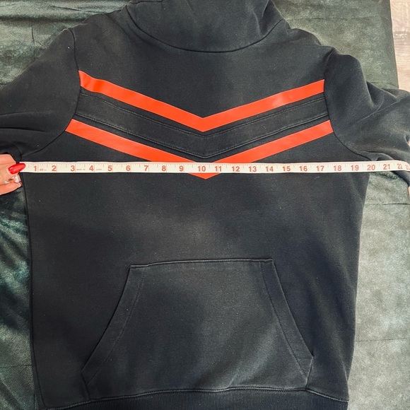 🔥H&M Black and Red Sweatshirt🔥 - Picture 3 of 5